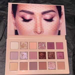 HUDA BEAUTY Eyeshadow Palette